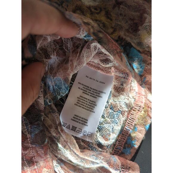 Anthropologie Akemi & Kin Floral Lace Bell Sleeve Top M - Picture 4 of 5